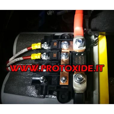 Fördelningsblock med säkringar för batteri plus Styrenhetskontakter och styrenhetskabel