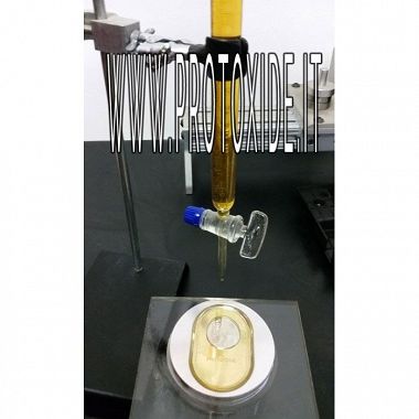 Graduated cylinder for measuring compression ratio Specific tooling Workshop