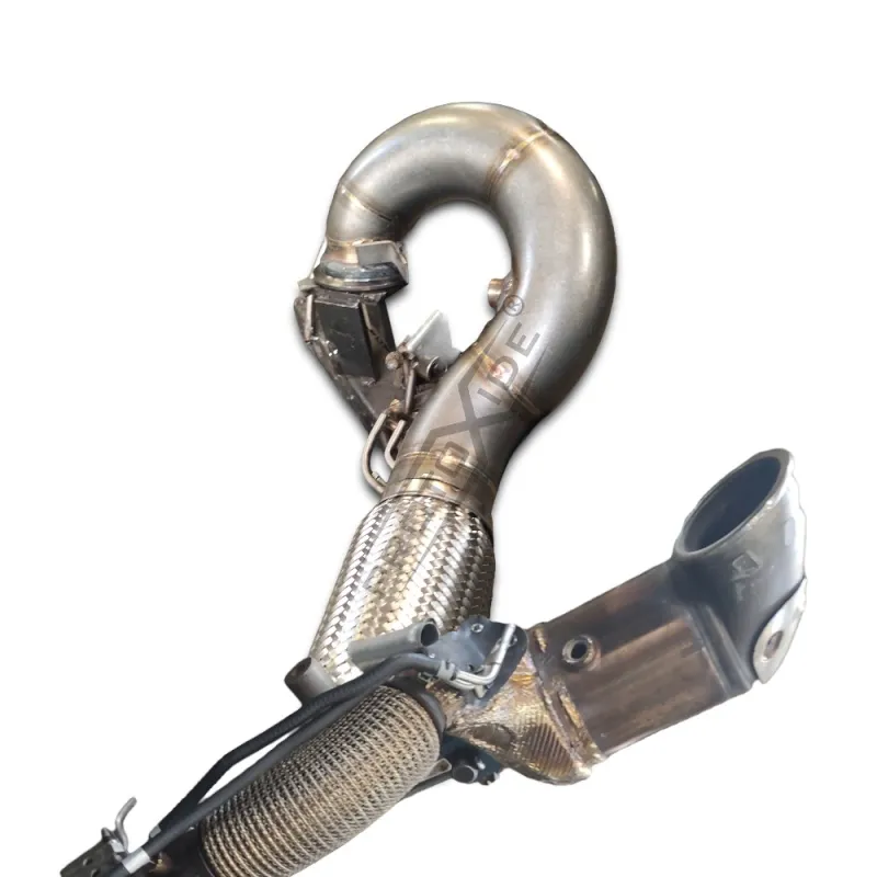 Tuyau de descente d'échappement GOLF MK8 GTi TSI 2.0 augmenté de 80MM sans catalyseur gratuit Tuyau de descente d'échappement GOLF MK8 GTi TSI 2.0 augmenté de 80MM sans catalyseur gratuit