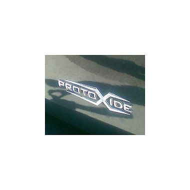 Chrome logo in reliëf protsoxides ProtoXide Kleding Merchandising Gadgets