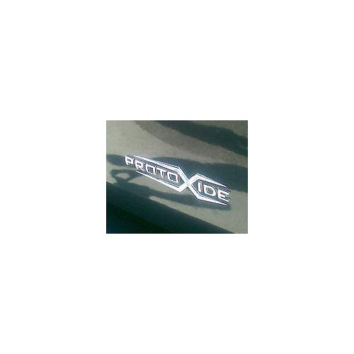 Chrome logo in reliëf protsoxides ProtoXide Kleding Merchandising Gadgets